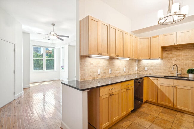 Building Photo - 724 5th ST NE Unit #1 Rental
