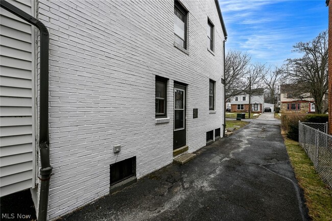 Photo - 3699 Bainbridge Rd