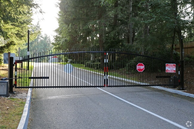 Entrada cerrada - Harbor Pointe Apartments