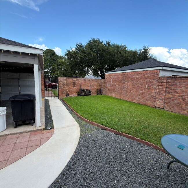 13131 Newbrook Dr