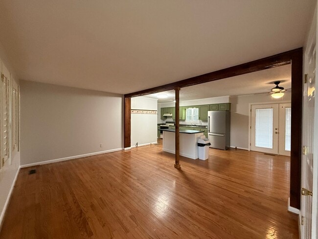 Photo - 2118 Glen Davis Rd