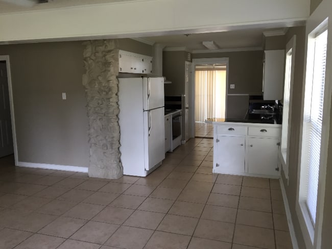 Photo - 600 Eason Pl