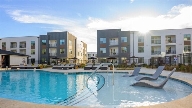 Photo - Elwood Apartments