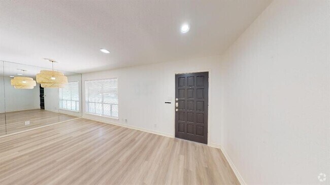 Building Photo - 500 E Riverside Dr Unit 132 Rental