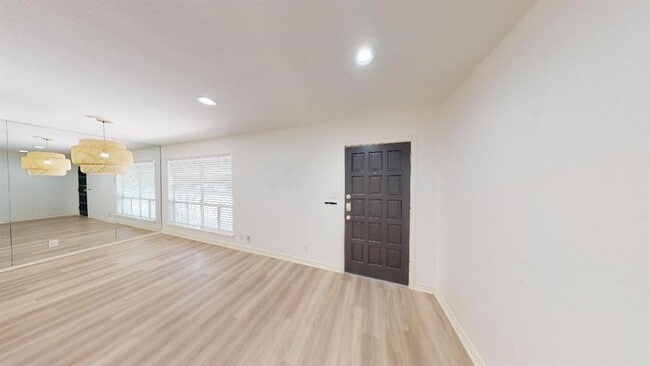 Photo - 500 E Riverside Dr Unidad 132 Rental