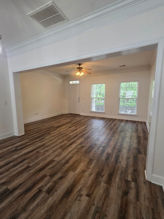 Photo - 7025 Sunnywood Dr