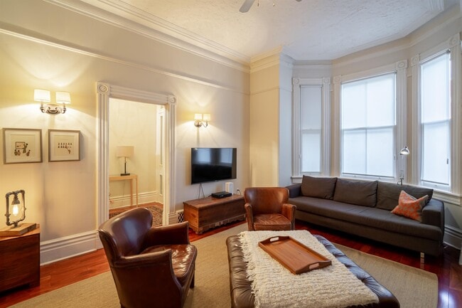 Building Photo - 198 Bellwoods Ave