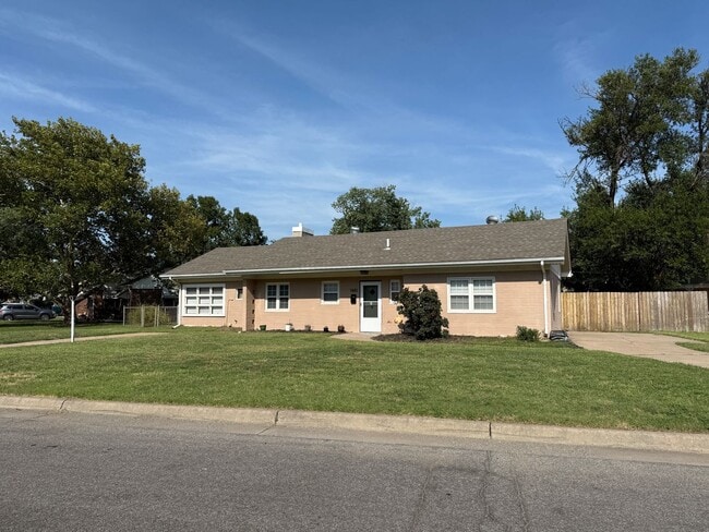 Building Photo - 1480 N Clarence St Rental