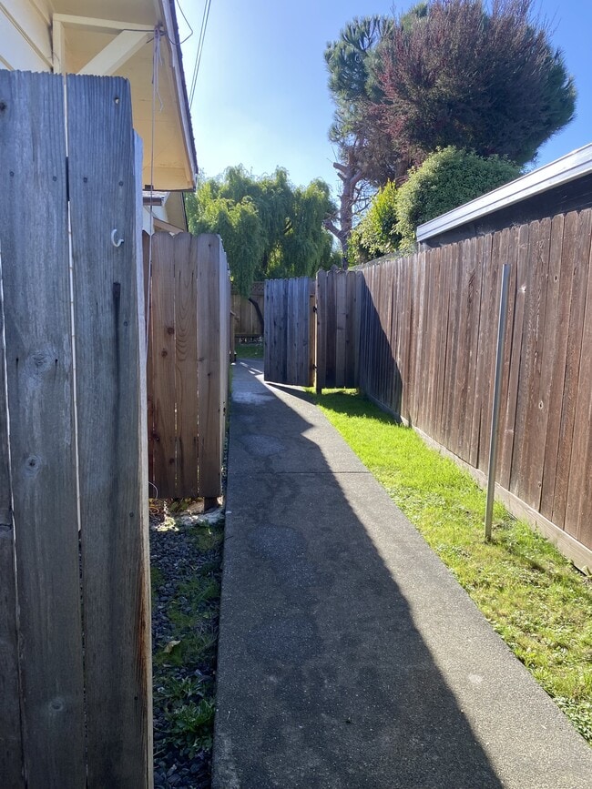 Photo - 1151 Madrone Way