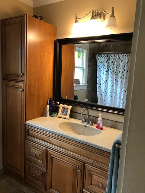 remodeled bath - 210 E Vermilya Ave