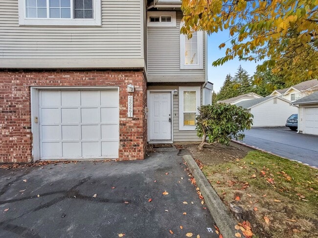 Photo - Kent East Hill Townhome with Garage & Patio