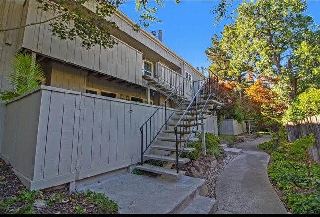 Building Photo - 915 Apricot Ave Rental