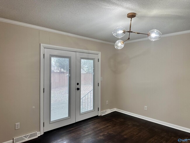 Photo - 326 Drake Ave SW