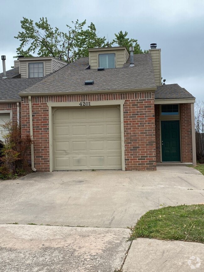 Building Photo - Charming Updated Condo in West Norman