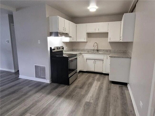 Photo - 2718 W 18th St