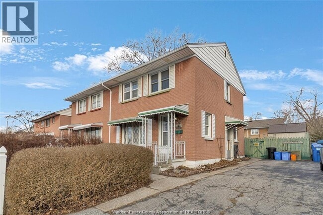 Photo - 2148 Tecumseh Rd W
