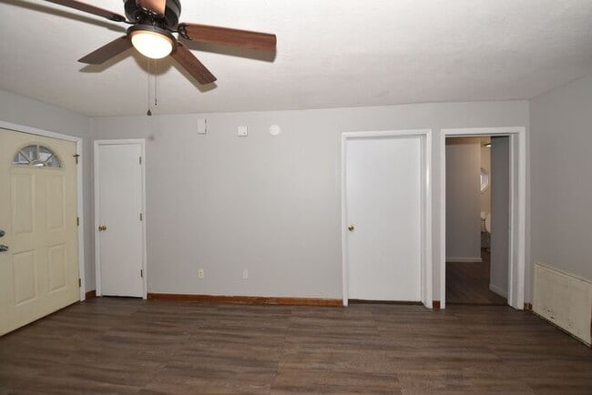 Photo - MIshawaka near Universities and shopping