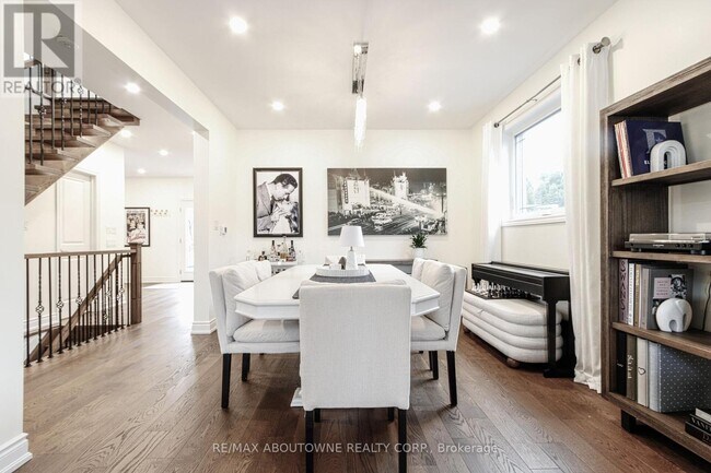 Photo - 3301 Nadine Crescent