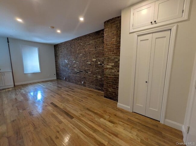 Photo - 104-44 42nd Ave