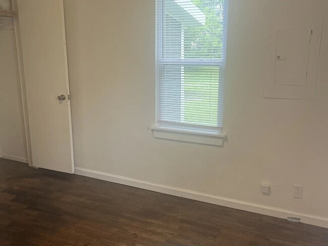 Photo - 214 W Rosa St