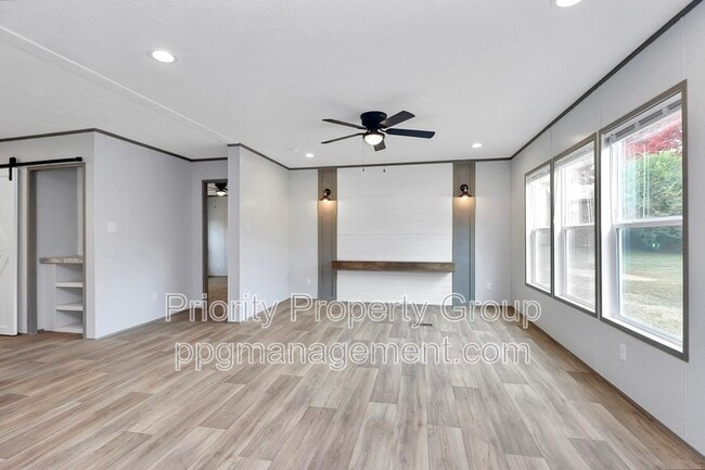 Photo - 112 Maudie Ln