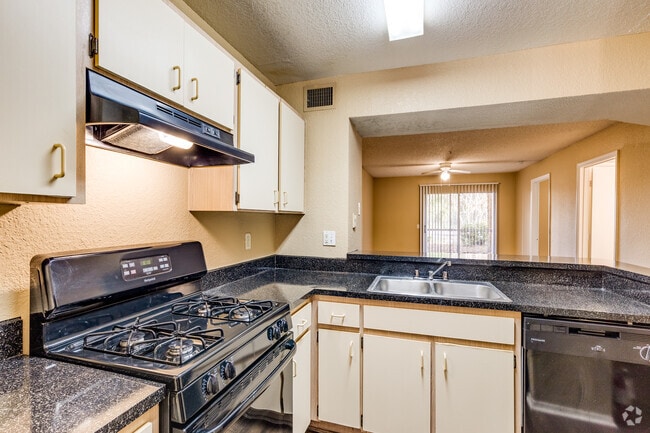 1 BR, 1 BA - 727 SF