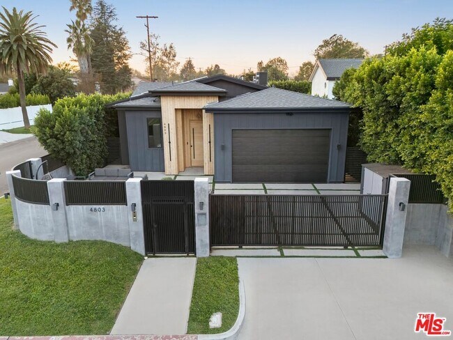 Building Photo - 4803 Lemona Ave