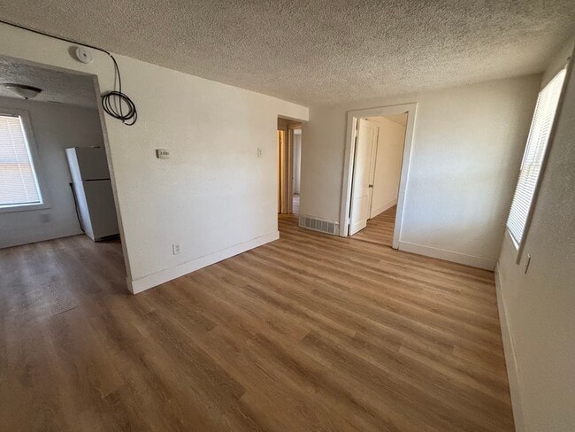 Building Photo - 634 W 14th Ave Unit 1