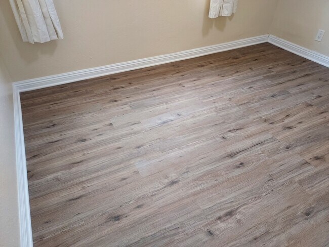 all new flooring - 6043 Romaine St