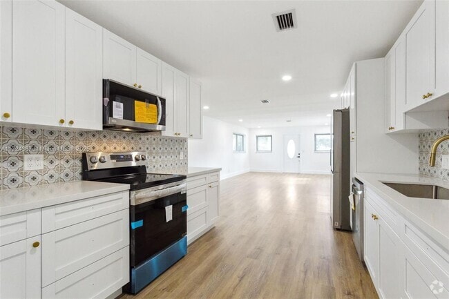 Building Photo - 327 NE 15th Ave Rental