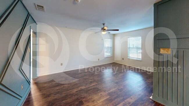 Photo - 1524 Hilltop Dr