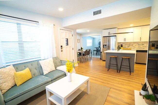 Photo - Chic & Stylish  Central location