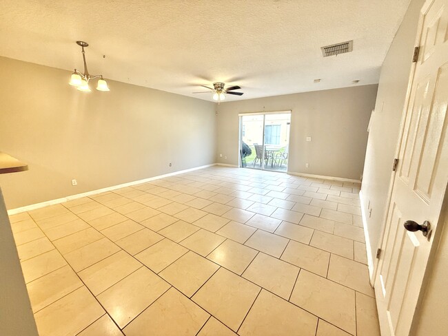 Photo - 609 Cresting Oak Cir
