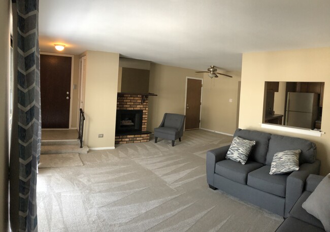 Living room and entrance - 835 S Dwyer Ave Condo Unit D