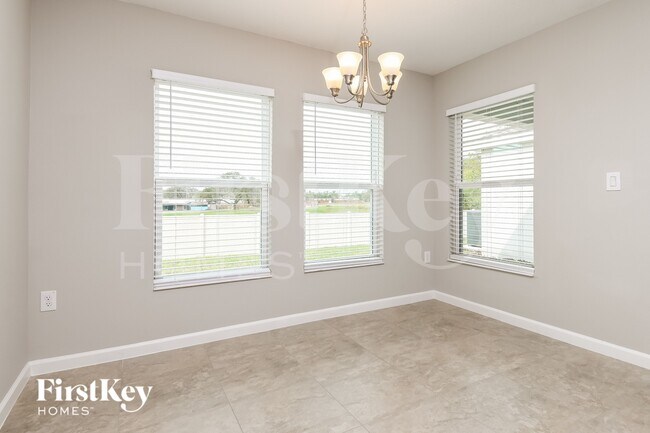 Photo - 643 Lindbergh Wy