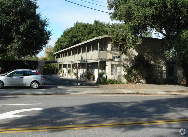 Calderon Apartments