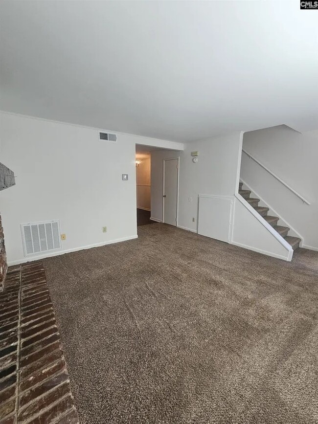 601 Picadilly Sq