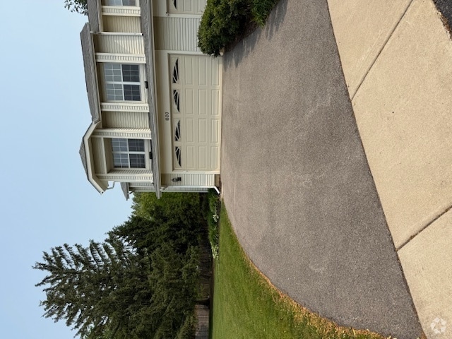 Building Photo - 600 Sturnbridge Ln Rental
