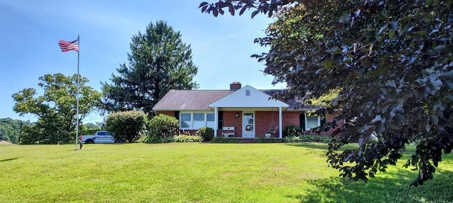 Building Photo - JARRETTSVILLE SINGLE FAMILY HOME ON WORKING FARM