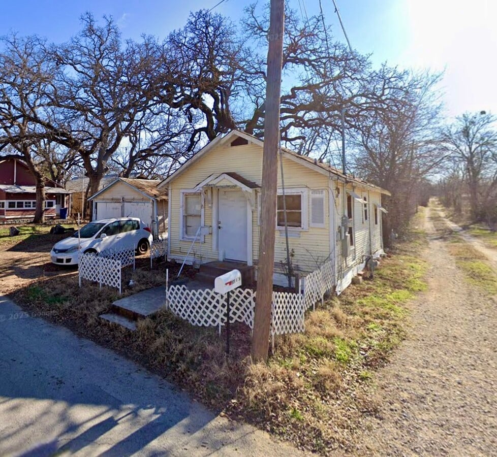 Photo - 909 4th St Casa