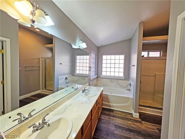 Building Photo - 3630 E Vineyard Dr