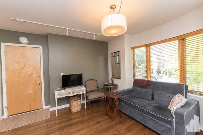 Building Photo - 2035 W Crystal St Unit 1 Rental