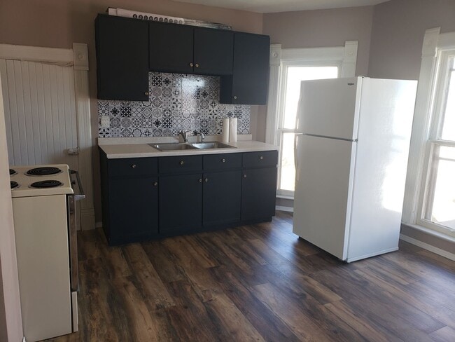 Photo - 2- Bedroom, 1- Bath Upper Unit in Hillsboro