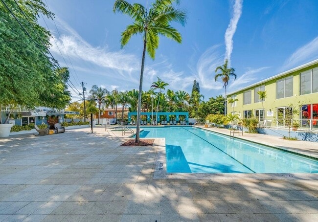Photo - 5235 NE 3rd Ct Unidad 2