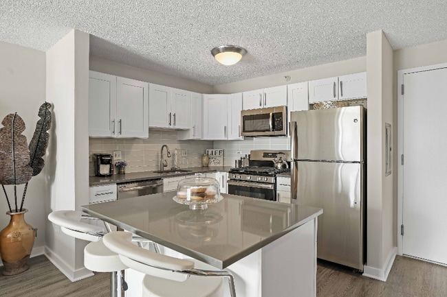 Photo - 578 N State St