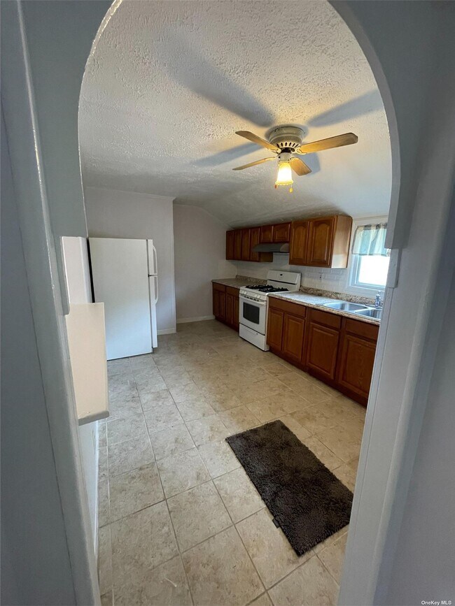 141 Sycamore St Townhome Townhome Rental in West Hempstead NY