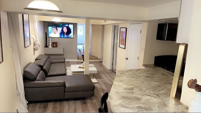 Building Photo - 1624 S Throop St