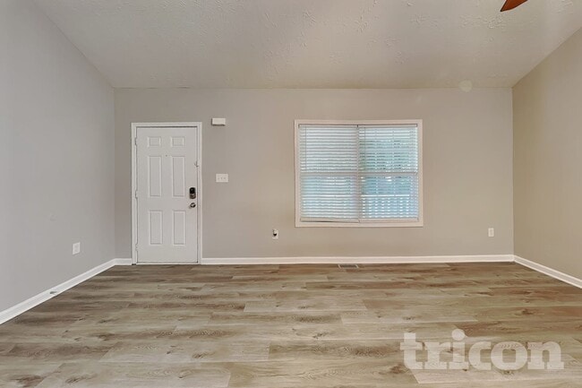 Photo - 431 Bridgeport Pl