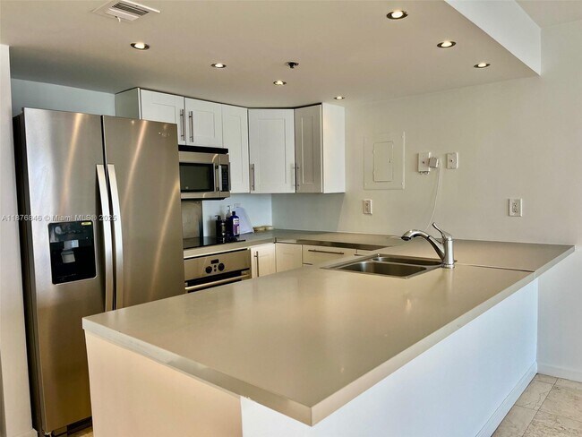 Photo - 7601 E Treasure Dr Unidad 2308