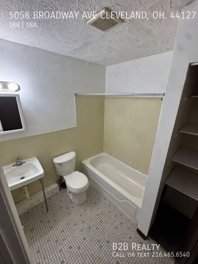 Photo - 5058 Broadway Ave Unidad 2